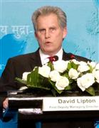 記者会見するＩＭＦのリプトン筆頭副専務理事＝１４日、北京（共同）