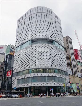 今秋に全面開業する商業ビル「銀座プレイス」＝１５日、東京都中央区