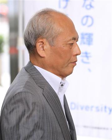 【舛添要一都知事】都庁に入る舛添要一東京都知事＝１５日午前、東京都新宿区（古厩正樹撮影）