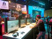 １４日、米ロサンゼルスで開幕したゲーム見本市「Ｅ３」に設けられた人気シリーズ「ファイナルファンタジー１５」の体験コーナー（共同）