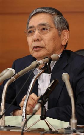 記者会見する日銀の黒田東彦総裁＝１６日、東京都中央区・日銀本店