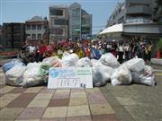 東村山大会には老若男女１２４人が参加。１２０キロ近いゴミを回収した。