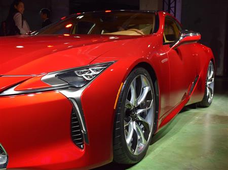 ガソリンモデルの「ＬＣ５００」