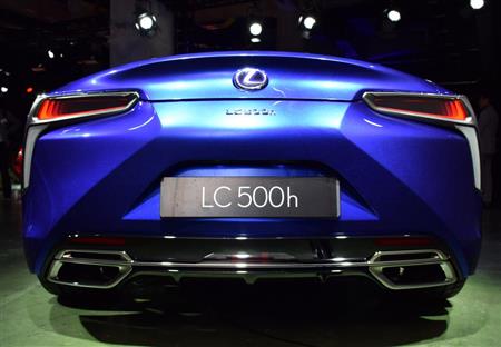 リヤビューもスピンドルを採用