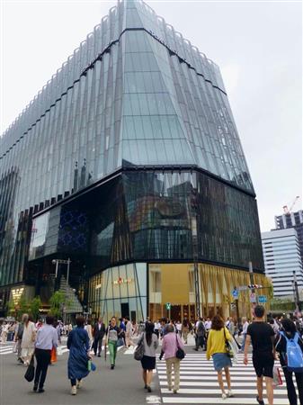 ３月にオープンした大型商業施設「東急プラザ銀座」＝１５日、東京・銀座