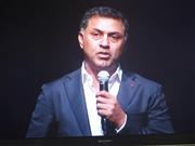 ソフトバンクグループ株主総会で副社長退任のあいさつをするアローラ副社長＝２２日、東京都千代田区