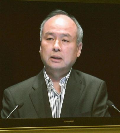 モニター画面に映し出された、株主総会であいさつするソフトバンクグループの孫正義社長＝２２日午前、東京都千代田区