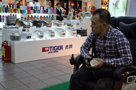 北京にあるショッピングモールの日本製品売り場。わざわざ訪日しなくても品揃えは充実してきた（ＡＰ）