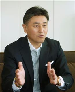 インタビューに応じるサムスン電子ジャパンの堤浩幸ＣＥＯ