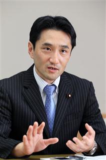 藤野保史・共産党政策委員長（古厩正樹撮影）