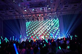 ユニバーサルの楽曲をサミーのキャラクターが盛り上げた