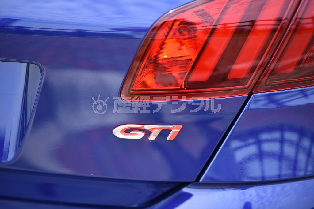 バックドアにもロゴ。プジョー・３０８ＧＴｉ