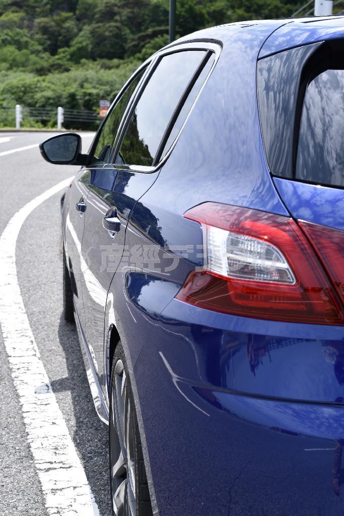 オーソドックスなようで、結構複雑なラインを描いている。プジョー・３０８ＧＴｉ