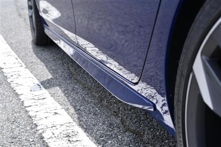 サイドスカートは控えめ。乗降の妨げにはならない。プジョー・３０８　ＧＴｉ