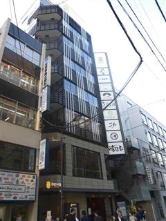 ５日に本格オープンするＧＥＭＳ神田の外観＝東京都千代田区