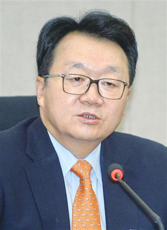 日本メディアと懇談する韓国の李俊揆・次期駐日大使＝４日、ソウル（共同）