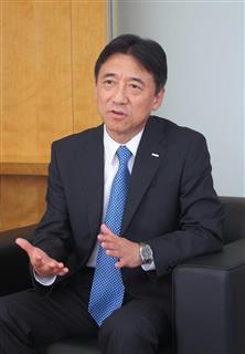 インタビューに答えるＮＴＴドコモの吉沢和弘社長