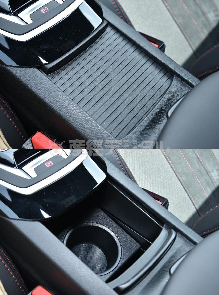 センターコンソールのシャッター付きカップホルダーは１つだけだが、蓋付き容器ならドアポケットにも収納可能。プジョー・３０８ＧＴｉ