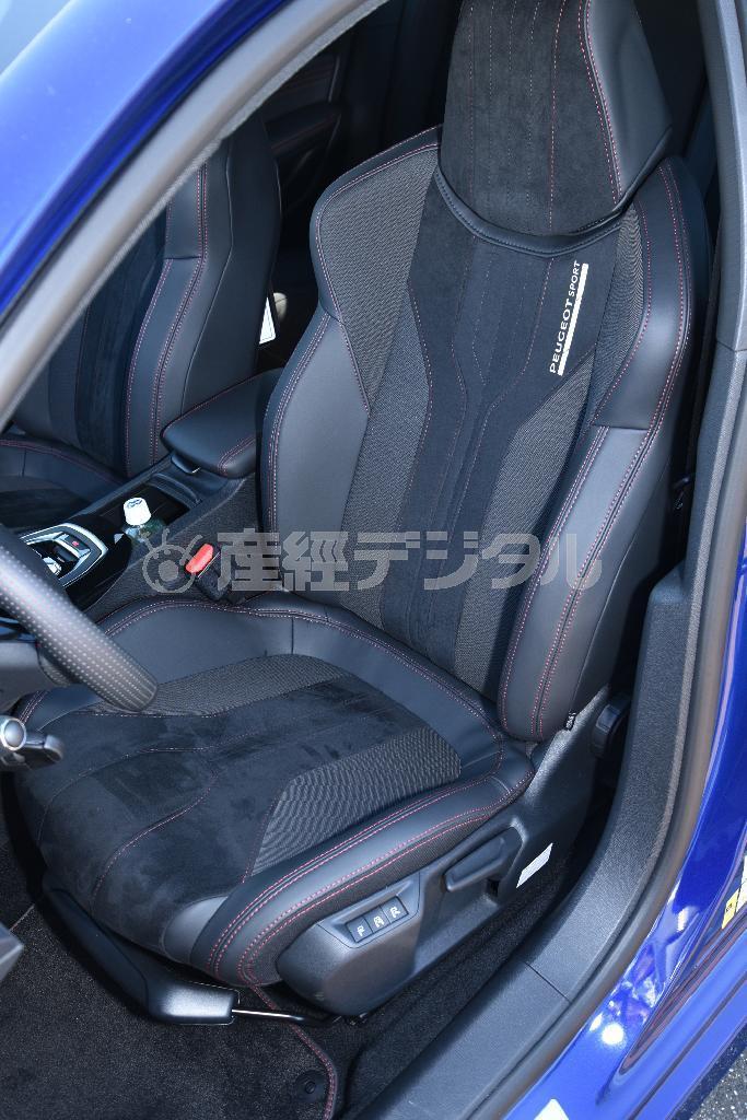 ゆったり座れるのに走らせるとサポートしっかりの優れものバケットシート。プジョー・３０８ＧＴｉ