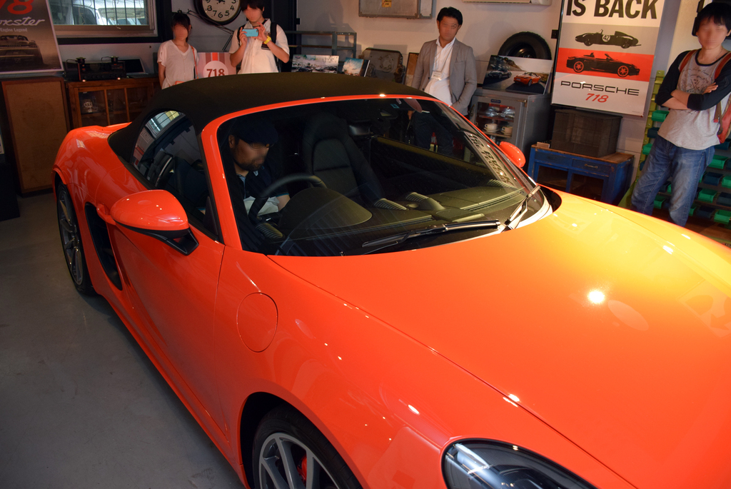 ソフトトップを閉めたボクスター。開閉時間は９秒