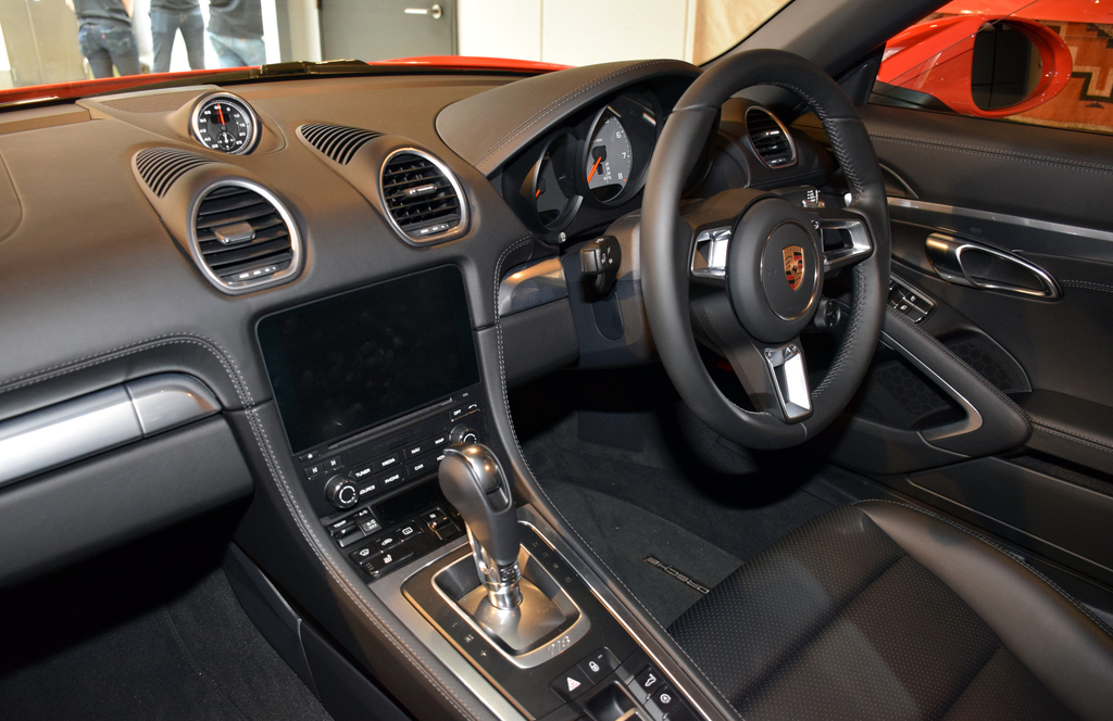 ポルシェ「７１８ボクスターＳ」のインパネ