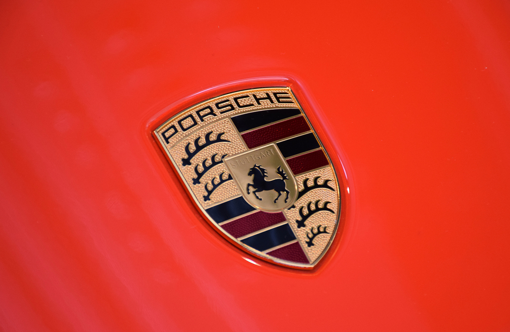 ポルシェのエンブレム