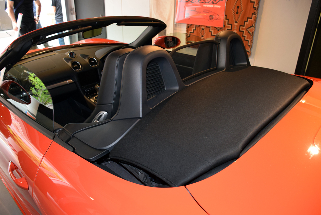 オープンの２シーターにテンションも上がる！