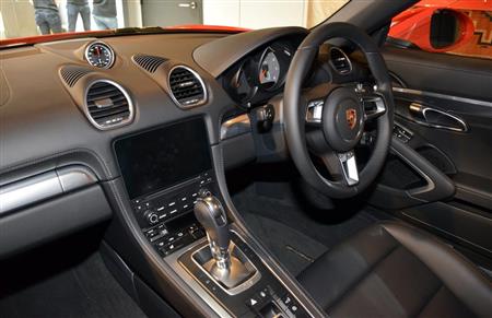 ポルシェ「７１８ボクスターＳ」のインパネ