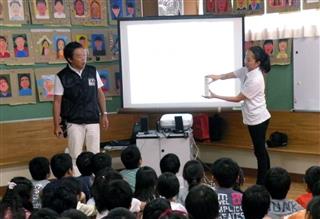 デジタル機器からの防犯意識を高めるため学校に出向いての講演活動にも力を入れる