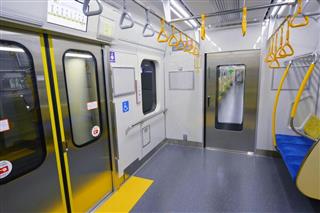 都営地下鉄の車いすスペース（東京都交通局提供）