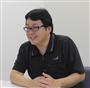 インタビューに答える桜井誠氏（三枝玄太郎撮影）
