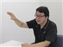 インタビューに答える桜井誠氏（三枝玄太郎撮影）