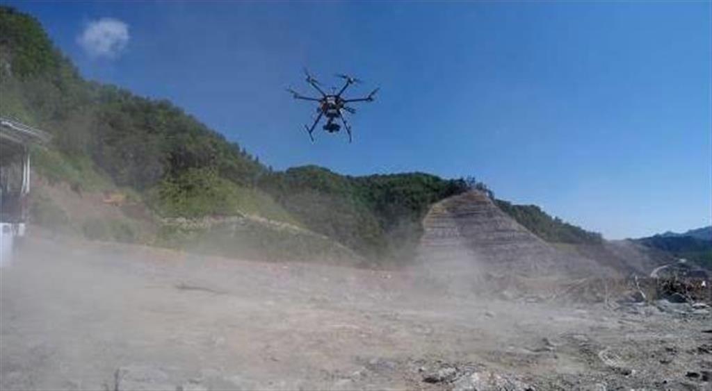 日立建機とテラドローンはドローンを活用した測量サービスの提供を始めた＝北海道三笠市（日立建機提供）