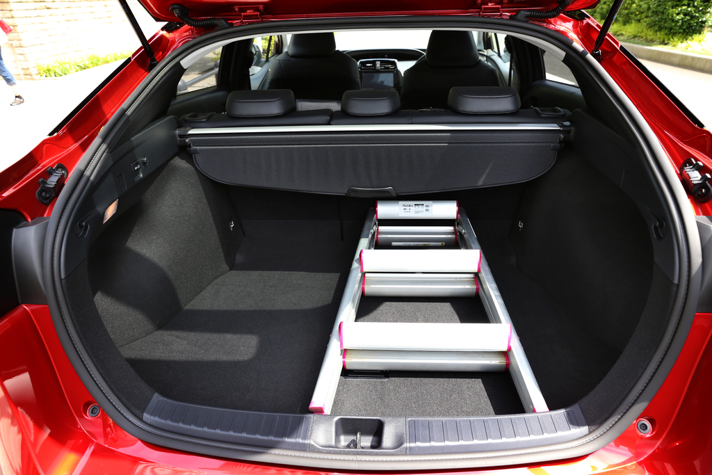 三段脚立が縦に入る広さ