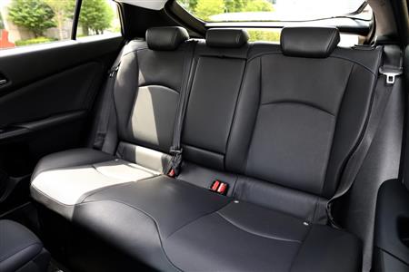 アームレストを上げるとこんな感じ