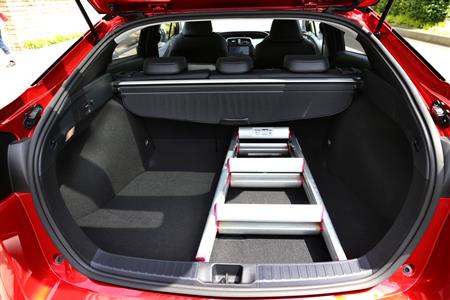 三段脚立が縦に入る広さ