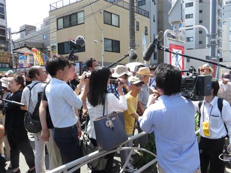 鳥越俊太郎候補の東京・巣鴨でのわずか４０秒の演説に激怒した聴衆の都民