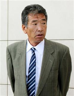 要望書提出後、取材に応じる「やまと渓流会」の村田幸信会長＝２０日午前、名古屋市