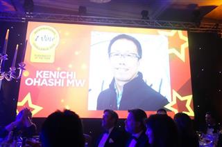 IWC2016の授賞式で「パーソナリティ・オブ・ザ・イヤー」を受賞した大橋健一氏を紹介する会場内のディスプレー=7日、ロンドン IWC2016の授賞式で「パーソナリティ・オブ・ザ・イヤー」を受賞した大橋健一氏を紹介する会場内のディスプレー=7日、ロンドン