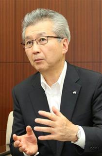 インタビューに応じる電気事業連合会の勝野哲会長＝２２日、東京都千代田区