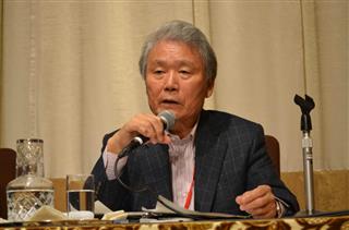夏季フォーラム閉幕後に会見する経団連の榊原定征会長＝２２日、長野県軽井沢町