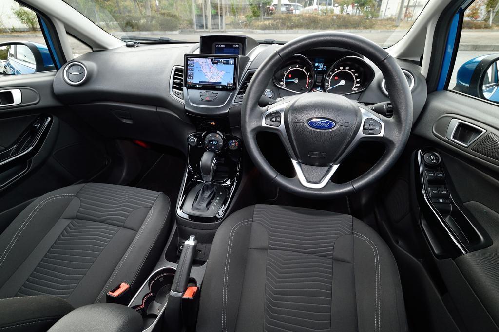 フォード「フィエスタ」のコクピット（写真：佐藤正巳）