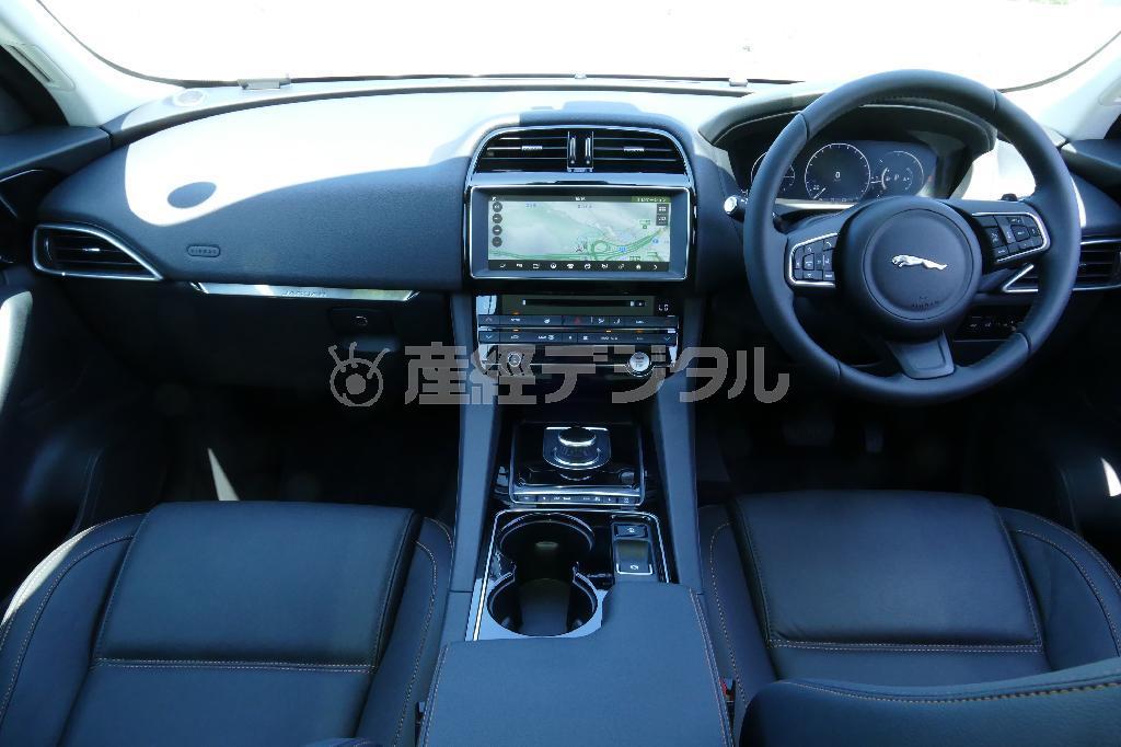 すっきり上質なインテリア。ジャガー・Ｆ－ＰＡＣＥ