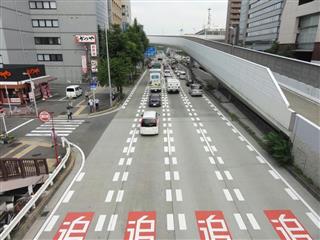 コンクリート舗装が施された名古屋市内の国道２２号。名古屋市は普及率が約３割とかなり高い（セメント協会提供）