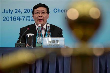 Ｇ２０財務相・中央銀行総裁会議を終え、記者会見する中国の楼継偉財政相。中国の構造改革の行方は依然、不透明だ＝２４日、中国・成都（ＡＰ）