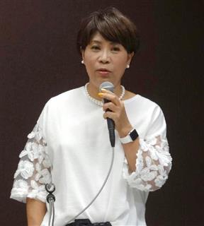 薬用育毛剤「ふわり」について発表するナノエッグの山口葉子社長 薬用育毛剤「ふわり」について発表するナノエッグの山口葉子社長