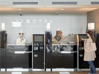 千葉県浦安市にオープンするロボットホテルのフロントイメージ図（ハウステンボス提供）