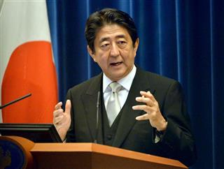 記者会見する安倍晋三首相＝３日午後、首相官邸