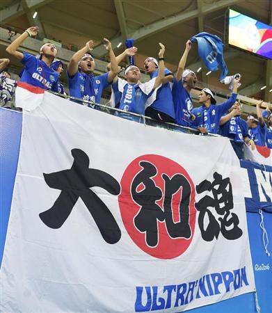 ナイジェリア戦を前にスタンドで盛り上がる日本サポーター＝マナウス（共同）