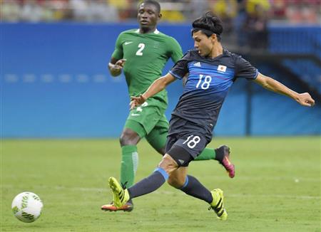 日本－ナイジェリア前半、２点目のゴールを決める南野＝マナウス（共同）